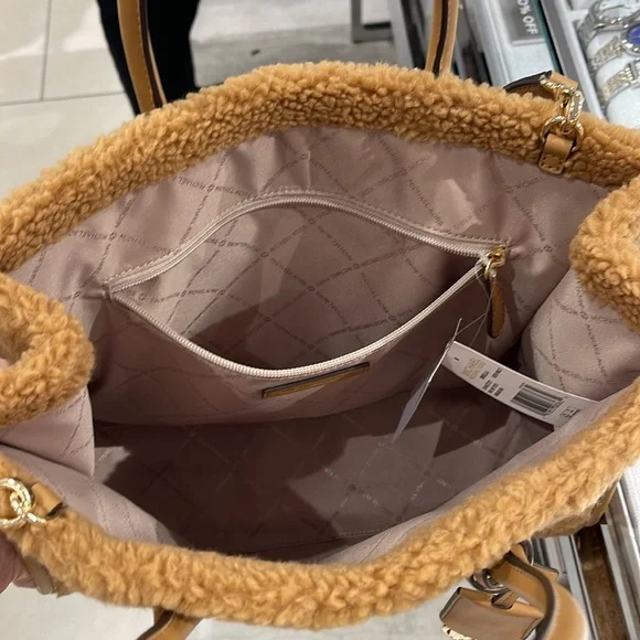 Michael Kors Medium SHEARLING MIRELLA Tote
Shoulder Bag 
Deer Multi
NWT - Picture 10 of 16